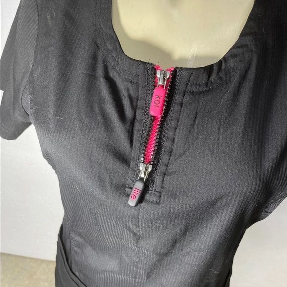 Set of 3 scrub tops* - Picture 12 of 12